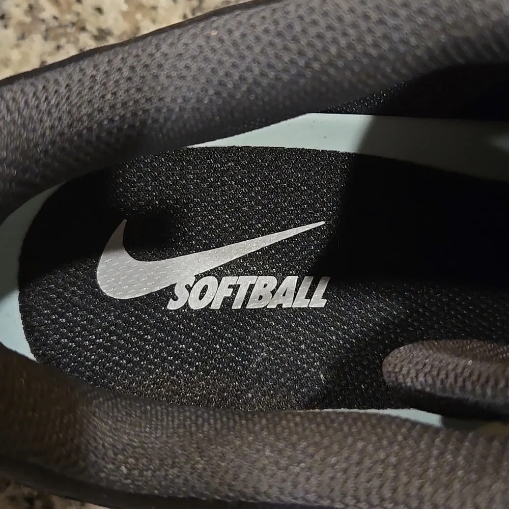 NIKE HYPERDIAMOND 4 PRO SOFTBALL WOMEN'S CLEATS. SIZE 11.5 CZ5920-010